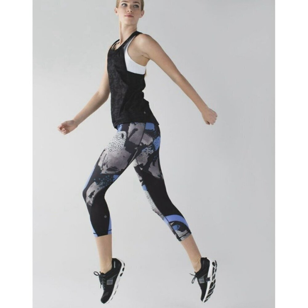 Lululemon Run: Inspire Crop II *Full-On Lux Art Pop Size 4 EUC